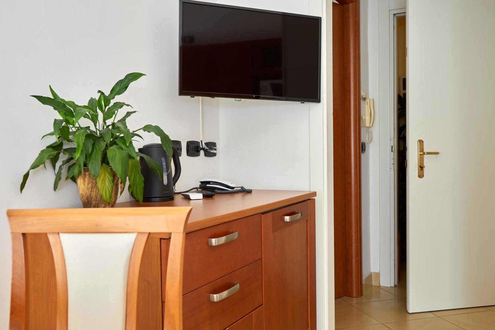 Residence Fellini Римини Екстериор снимка