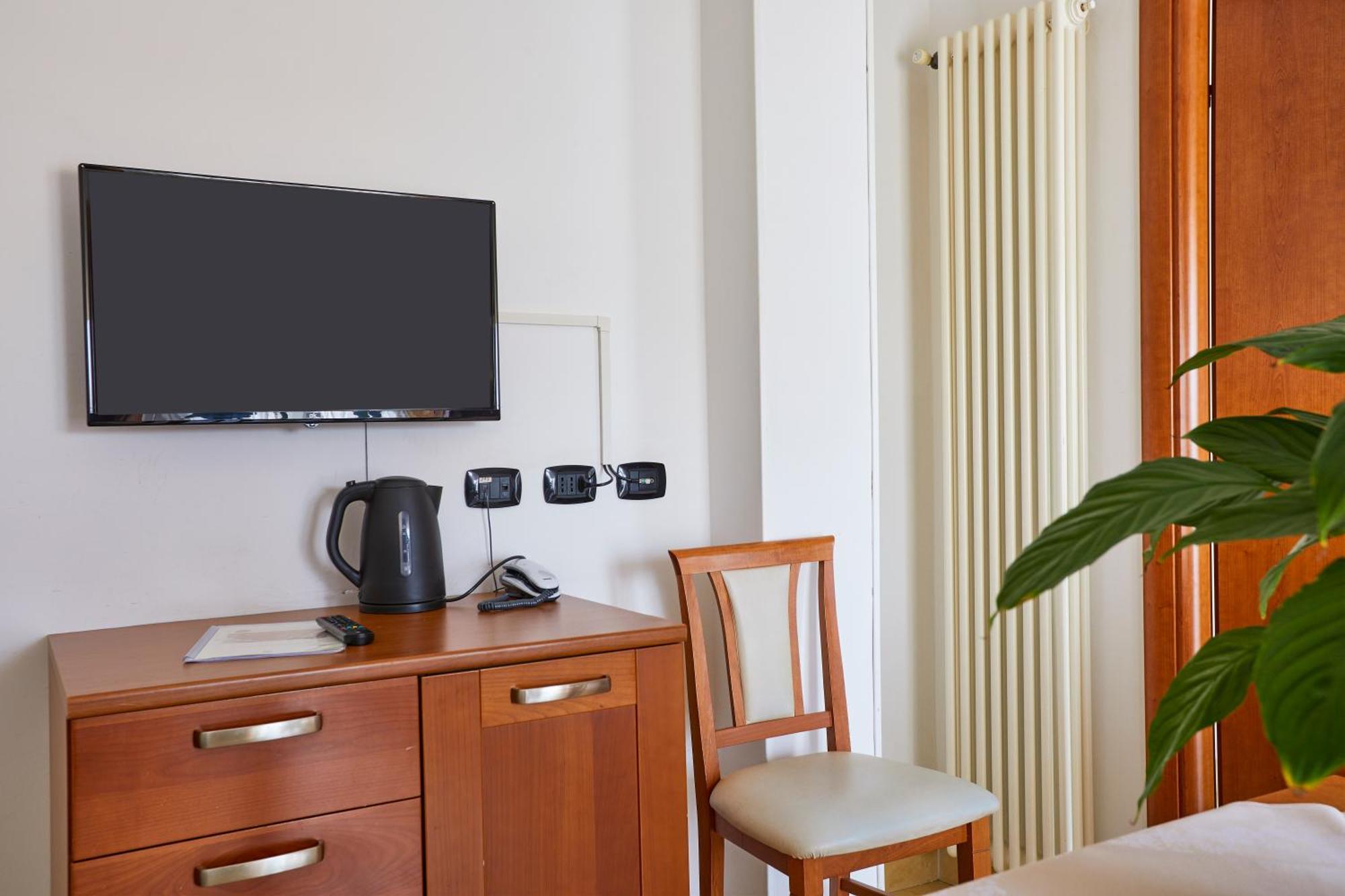 Residence Fellini Римини Екстериор снимка