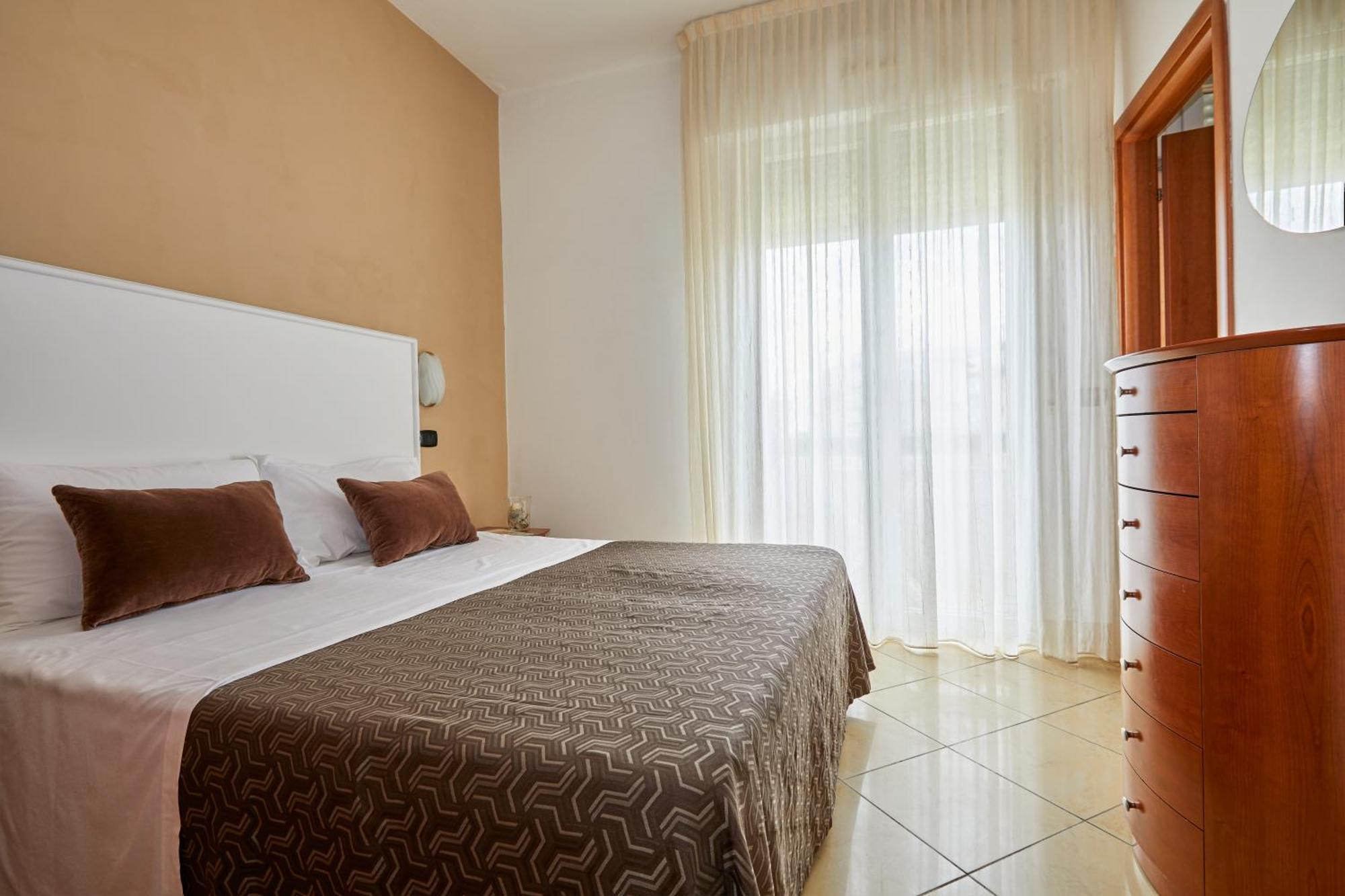 Residence Fellini Римини Екстериор снимка