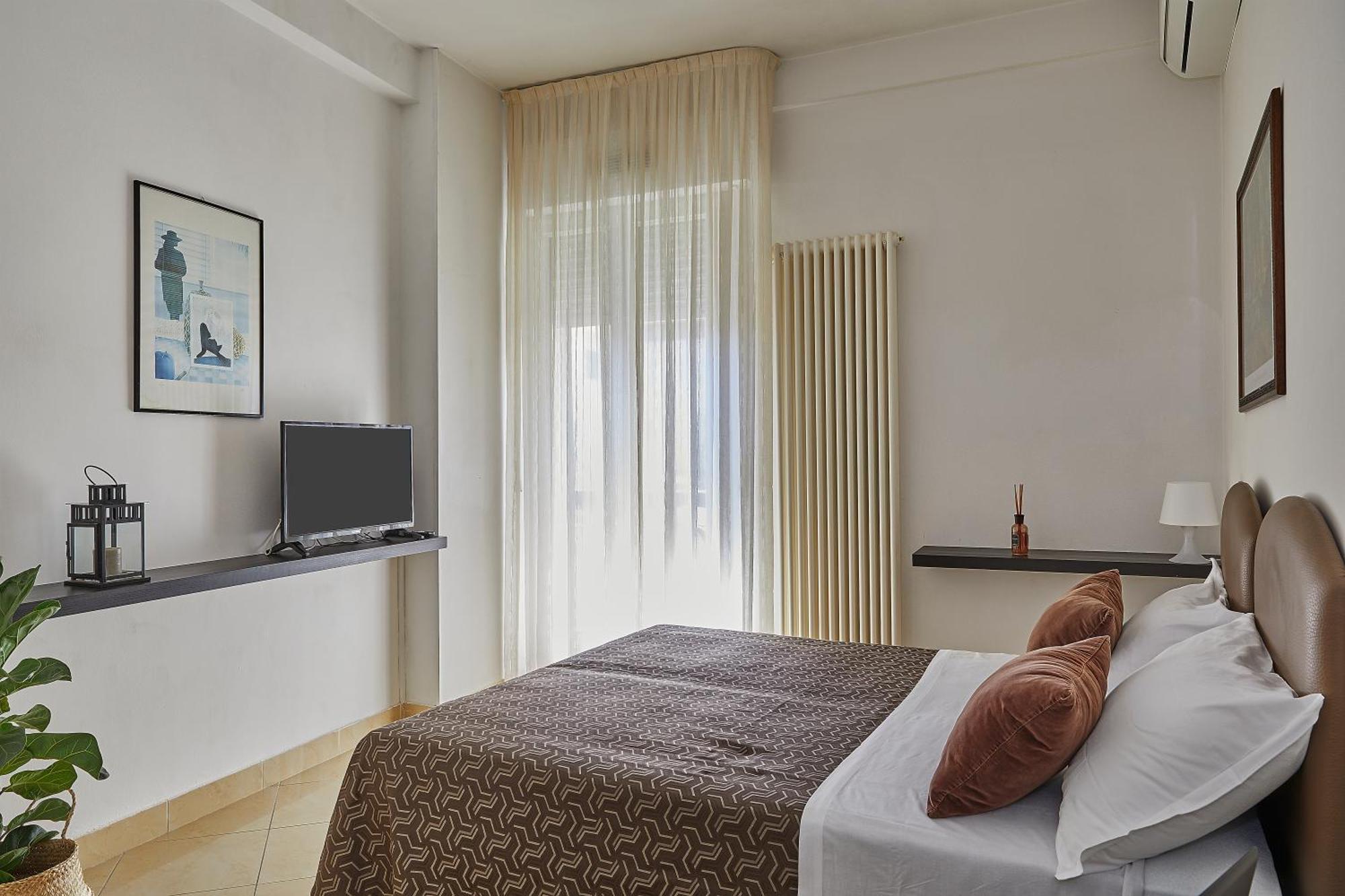 Residence Fellini Римини Екстериор снимка