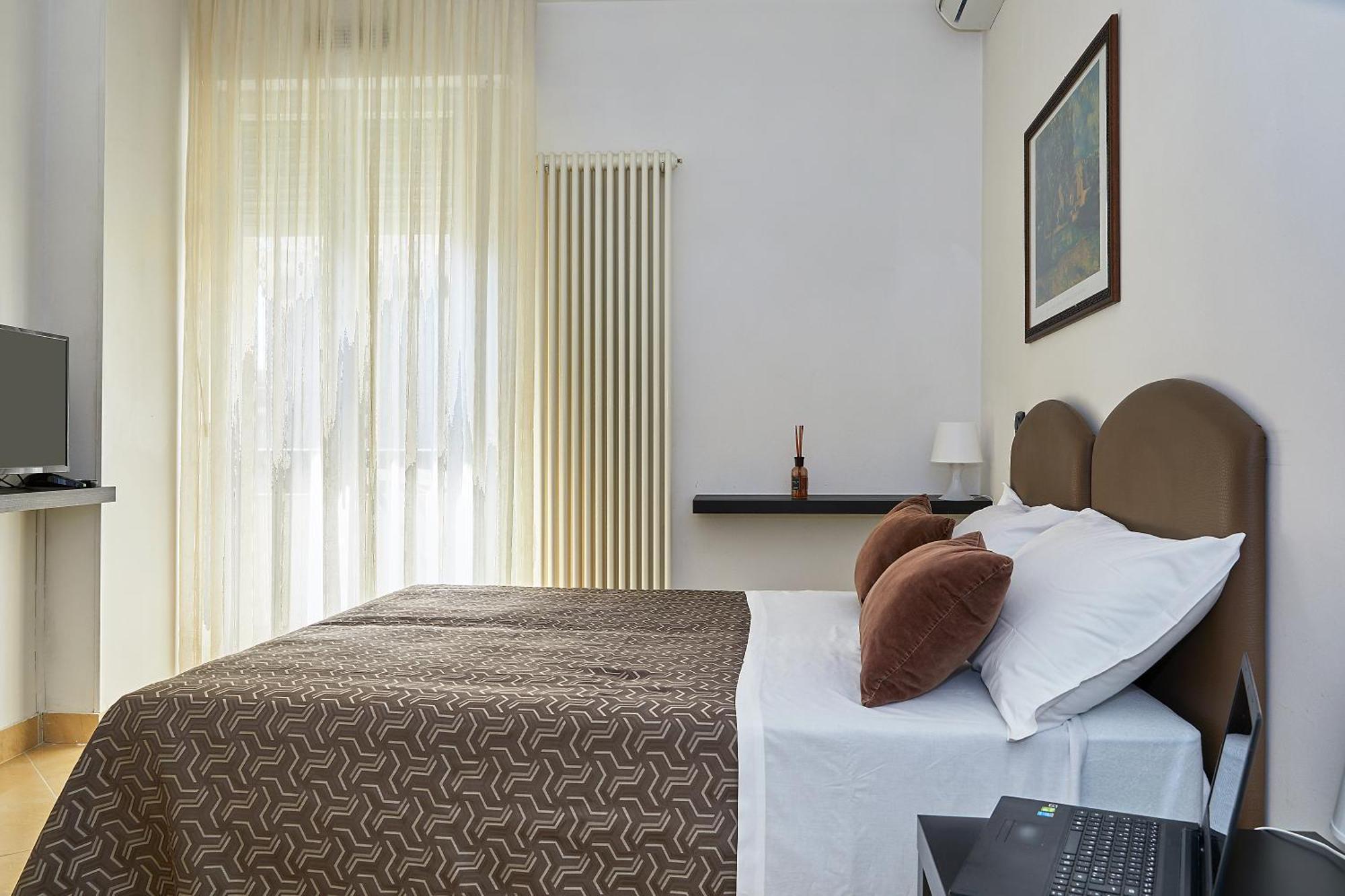 Residence Fellini Римини Екстериор снимка