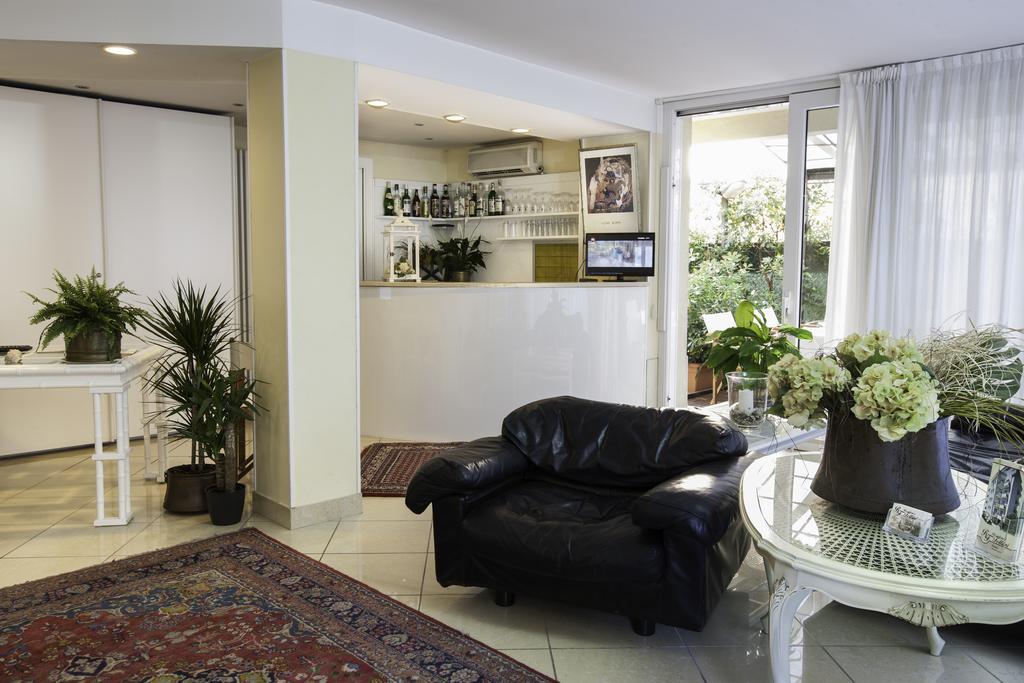Residence Fellini Римини Екстериор снимка