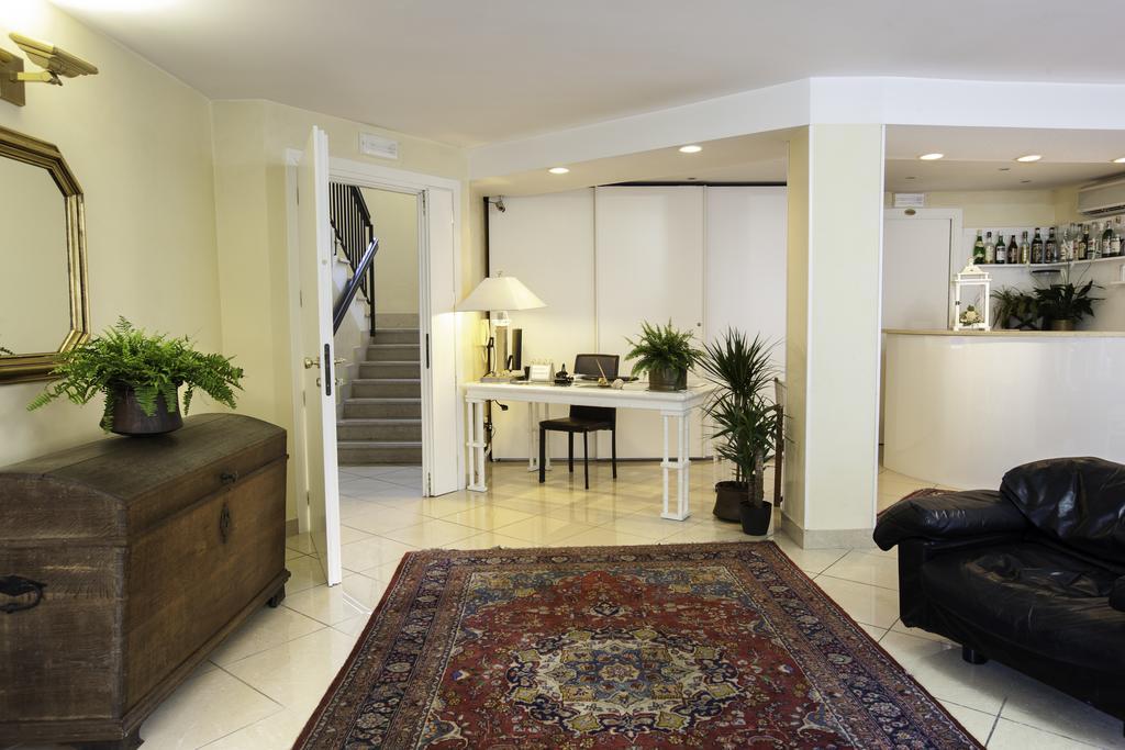 Residence Fellini Римини Екстериор снимка