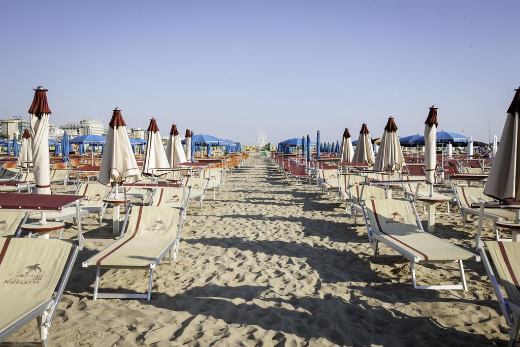 Residence Fellini Римини Екстериор снимка