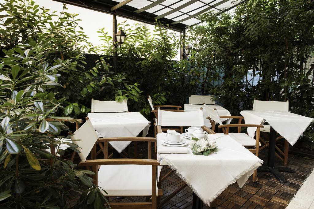 Residence Fellini Римини Екстериор снимка