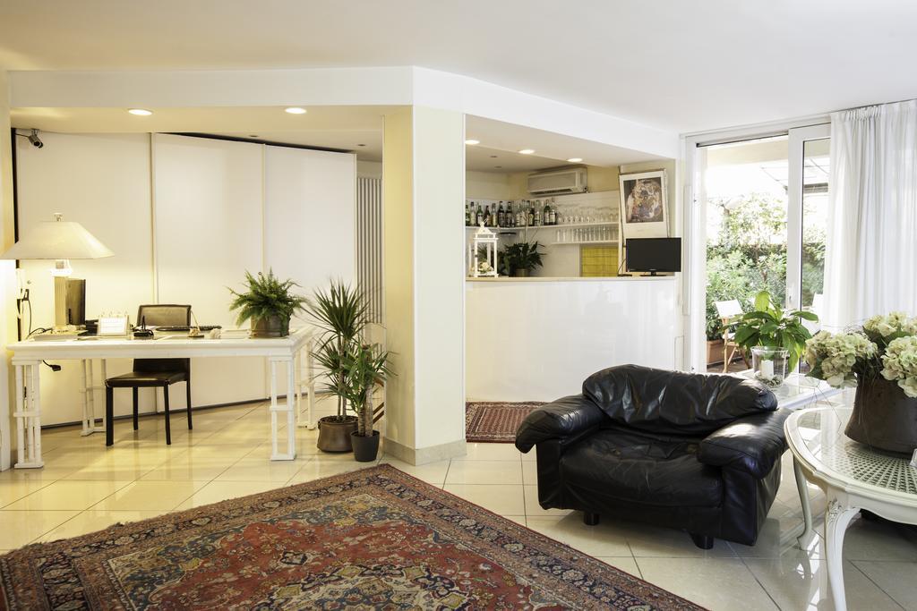 Residence Fellini Римини Екстериор снимка