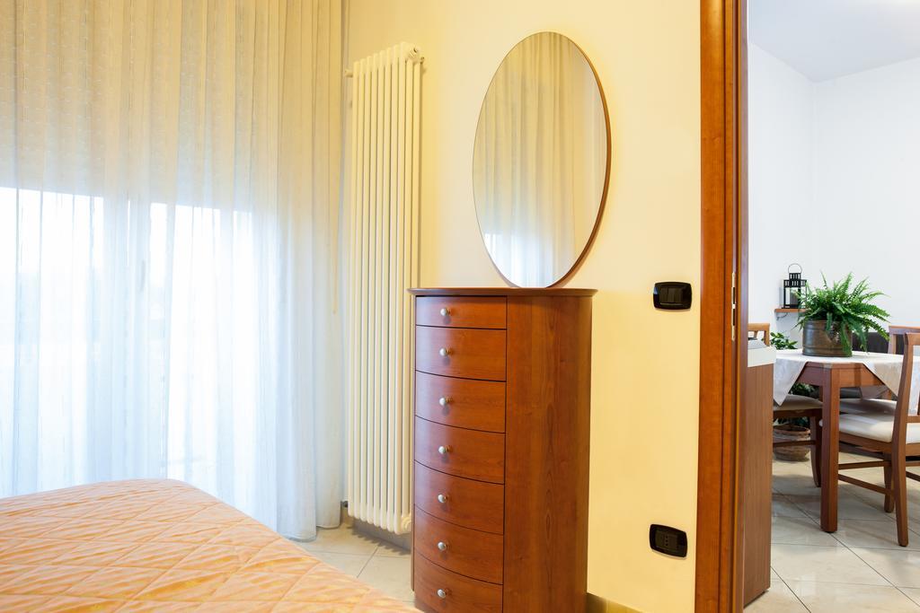 Residence Fellini Римини Екстериор снимка