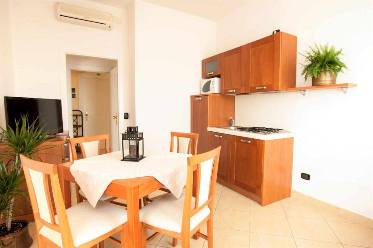 Residence Fellini Римини Екстериор снимка