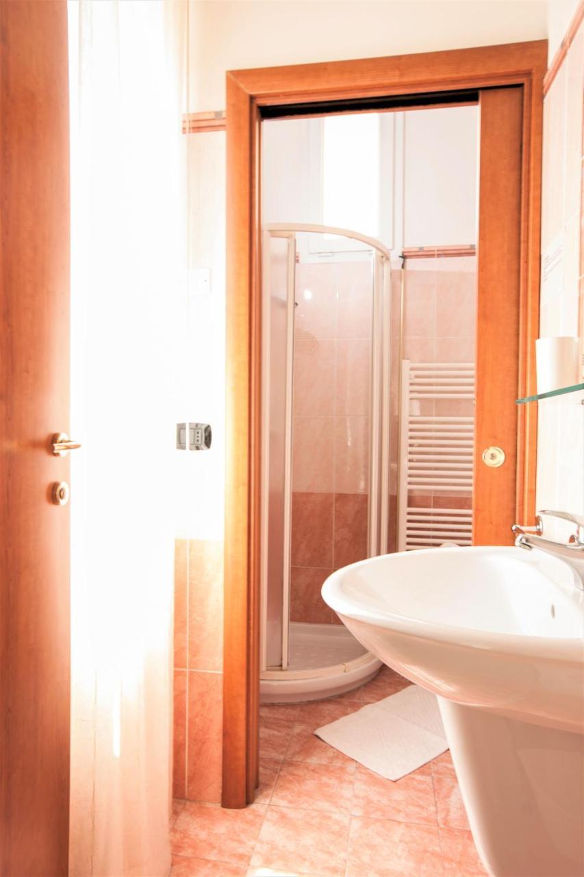 Residence Fellini Римини Екстериор снимка