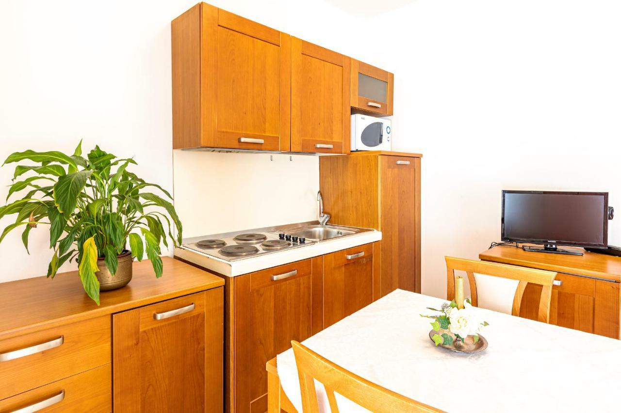 Residence Fellini Римини Екстериор снимка