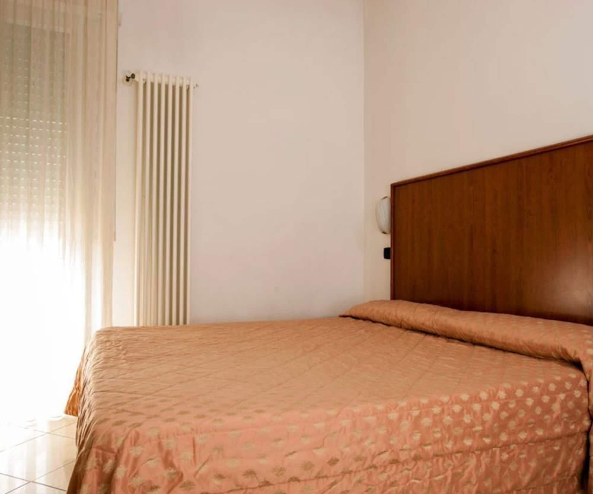 Residence Fellini Римини Екстериор снимка